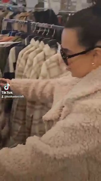 what shopping with a girlfriend is like 😂🛒 ‪@RosannaPansino‬ #shorts #funny #sketch #relatable