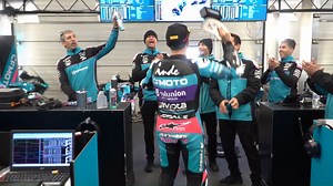 20K views · 1.1K reactions |  "Caaampioni del mon... Nooooo" ¡Casi nos habíamos olvidado de cómo celebrar los podios, David Alonso! Pero ya tenemos el primero de #Moto2. Disfruta del episodio de #InsideAspar del #BritishGP en https://youtu.be/EMFA4TN-4yI | Aspar Team | Facebook