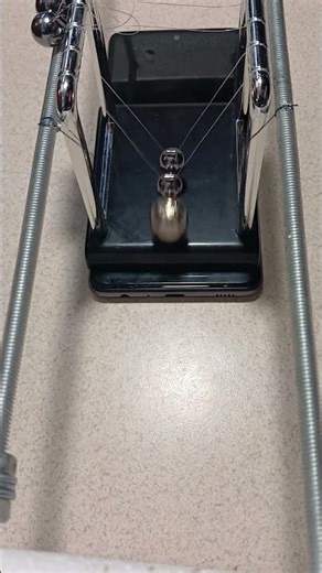 Did you know why the balls in Newton's pendulum are always the same?🤔