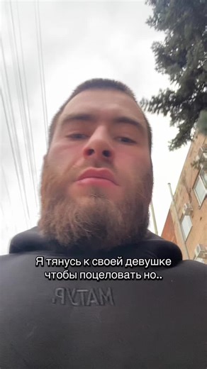 Video van Mlk_moloko (@mlk_moloko) over men going for the kiss