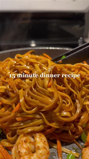 Shrimp stir fried noodles. This took less than 15 minutes Ingredients Shrimp Egg noodles Soy sauce Dark soy sauce Hoisin sauce Chilli flakes Chicken bouillon powder Carrots Sesame oil Green onions to garnish #dinner #dinnerwithme #dinnerideas #easyrecipe #fyp #foryoupage #healthyrecipes #shrimp #noodles #foodtiktok #cookwithme #foodtok #15minutemeal #quickrecipes