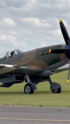 Supermarine Spitfire FR Mk XIV MV293 at the IWM Duxford Battle of Britain Airshow in 2025. A Griffon engined variant built in 1944, she remained in storage with the RAF until 1945, when she joined the Royal Indian Air Force, whose colours she proudly wears today. #ww2 #ww2history #spitfire #warbirds #WWII | Daniel J Wheatcroft