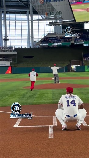 Honor de lanzar la primera bola ⚾️ @pr1ncematias x @elalfaeljefe Rep.Dom vs Netherlands ¿Quién g