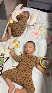 Human babies are night owls #DadTakingCareOfKids #TwinLife #HumanBabies #CuteKids