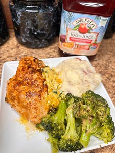 Ruth Chris Stuffed Chicken Breast Recipe 3 Chicken Breast Avocado Oil 2 Tablespoons of Pink Himalayan Salt - Adjust Cause To Your Liking 2 Tablespoons Garlic Powder 2 Tablespoons Onion Powder 1 Tablespoon of Smoked Paprika 2 Teaspoons of White Pepper 8oz of Cream Cheese 4 Garlic Cloves (Chopped) 1 Half of An Onion (Diced) 1 Cup of Spinach (Chopped) 2 Teaspoons of Worcestershire Sauce 1 Ranch Packet Season to taste with Garlic Powder, Onion Powder, Smoked Paprika & White Pepper 1 Cup of Cheddar C