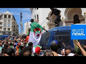 Manifestations : les Algériens repoussent la police à Alger