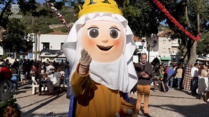 São cá da terra e têm muito encanto, são as Festas do Espírito Santo!🕊 De 24 a 28 de maio, Alenquer veste-se de gala para mais uma edição das Festas do Império do Divino Espírito Santo, que já contam com mais de 700 anos de história. Deixe-se envolver nestas festas onde é possível comungar a partilha do pão, da carne e do vinho, num claro anúncio de um reino de igualdade, de amor, de liberdade, de generosidade e de abundância justamente repartida. ⚠️Aponte na sua agenda, pois não vai querer fal