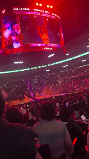 Hwasa's Heartfelt Performance of 'Maria'