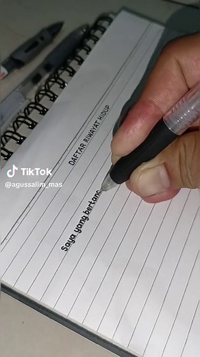 Membalas @reniyulitasari27 Berikut contoh CV sederhana. Boleh menambahkan bagian keahlian yang dimiliki juga ya. Jika belum punya pengalaman kerja bisa diganti dengan pengalaman organisasi atau prestasi yg pernah diraih. #daftarriwayathidup #cv #curriculumvitae #suratlamaran #suratlamarankerja #suratlamaranpekerjaan #tulisantangan #handwriting