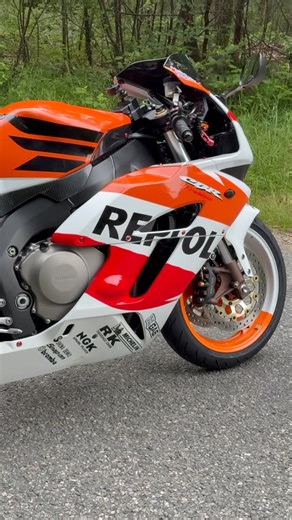 Repsol on Instagram: "CBR ✴️ #honda #viral #bike #cbr1000rr #motorcycle"