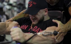 Hunter Labrada & Lee Labrada 父子胸肌➕肩部➕肱三头肌训练。