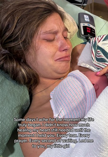 Every one warns you about the ups and downs, but never the feeling of wanting to go back to the day they were born. It was one of the greatest moments of my life. My beautiful baby girl will be 6 months in just two short weeks and this mama’s heart can’t take it.💔😭🙏🏼 #MyLittleGirl #BirthStory #HospitalMoments #Motherhood #GirlMom