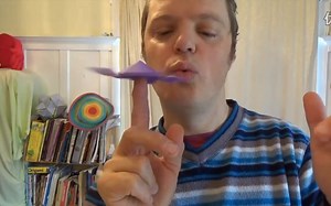 Jeremy Shafer折纸 ：指尖吹气陀螺。是时候挑战一下自己的肺活量了！！