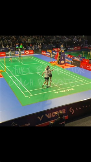Noriyuki.k 🏸✈️🌏🍺🏋️‍♀️ on Instagram: "オーストラリアオープン2024 女子ダブルス8決め SUNG Shuo Yun/YU Chien Hui(TPE) vs Setyana MAPASA /Angela YU(AUS) オーストラリアのペアはインドネシアからの学生さんぽかったです。選手を集めてるみたいですねー！やっぱライブっていいね。ショート動画やYTの動画だけじゃ学べないことがたくさんあります。ぜひ試合会場に足を運んで海外行く際は国際大会見に行ってみてね！五感で感じよう！！ 世界を渡り歩くバドミントンコーチが ・試合分析 ・技術・戦術解説 ・海外バドミントン事情 を発信しています！ 【SNS・ブログも更新中！！】 よかったらプロフィールから遊びに来てください！"