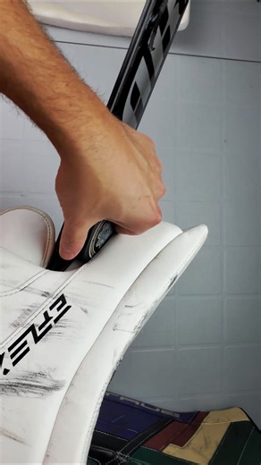 Index finger protection on CCM Eflex 7 #hockey #goalie blocker #review