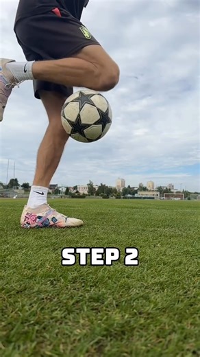 Knee rainbow flick tutorial🫨⚽