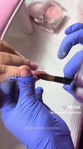 Tutorial de Uñas Acrílicas: Técnicas y Consejos