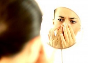 Wyciskanie: Jak (prawidłowo) wycisnąć pryszcza?