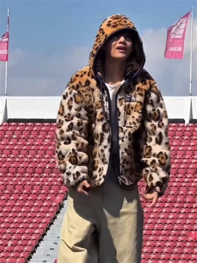 stopppp tae looks so cute today 😭 #taehyung #btschile #btsarmy #kimtaehyung