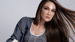 Ciuman Pertama Luna Maya dengan Pria dari Masa Lalu Terungkap, First Kiss di Bali Bukan dengan Pacar - Suryamalang.com