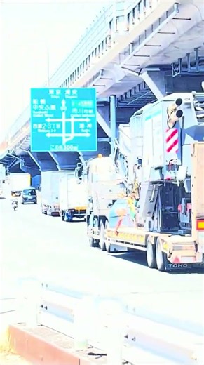 大迫力‼️重機回送.大型幅広低床トレーラー通過‼️#shorts #トレーラー走行動画