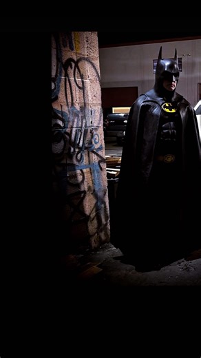 1.9K views · 607 reactions | Quick reel from a little over a week ago showcasing how my 89 suit moves … huge shout out to @theprojectworkbench , @highaltitudeoffice and @im_damon78 驪落 #batman89 #timburton #batsuit #cosplay #batman #superhero #costume #mask #cape #gotham #cowl #batsignal | Reevzfx | Facebook