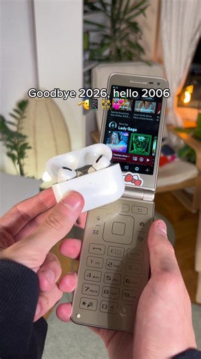 Must-Have Flip Phone: Retro Style for 2023