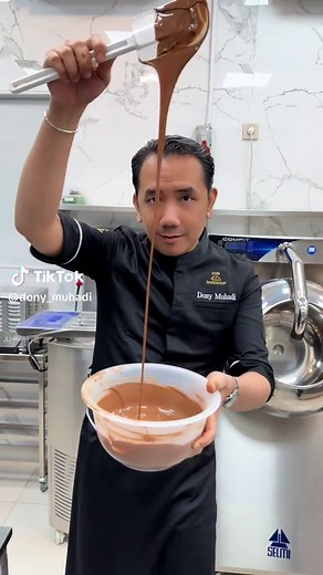 Homemade Pistachio Kunafa Chocolate Bar in Jakarta