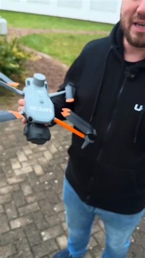 📶 Warum LTE für Drohnen immer wichtiger wird! Das LTE-Modul erweitert die Möglichkeiten der Matrice 4 enorm: 👉 Flüge über große Entfernungen (auch außerhalb der Sichtweite) 👉 Stabile Verbindung trotz Hindernissen oder Störungen 👉 Live-Daten direkt in die Cloud 👉 Remote-Steuerung über Dock-Systeme 👉 Sicherheit durch Backup-Verbindung Perfekt auch für automatisierte Einsätze, Inspektionen oder Missionen ohne Pilot vor Ort. 🚁🌍 #drohnen #DJI #LTE #Matrice4 #UAV #remoteops #Drohne #m4 | U-ROB