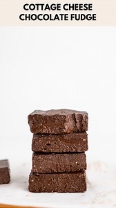 COTTAGE CHEESE CHOCOLATE FUDGE 🫶🏼🫶🏼 Comment “recipe” and I’ll send it to ya 🥰 This cottage cheese fudge is made with just 4 ingredients: cottage cheese, dark chocolate, cocoa powder and liquid sweetener and I PROMISE it’s delicious 🤤 It’s easy, it’s healthy and it’s a perfect sweet treat to meal-prep for the week 🥰 I hope you love it as much as I do 😘 . . . #cottagecheese m #cottagecheeserecipe #healthyfudge #fudge #highproteindessert #chocolatedessert #healthyrecipes #easyrecipes #5minu