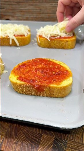 Garlic Bread Texas Toast Pizza That’s Better Than Delivery 🔥 Recipe in Description