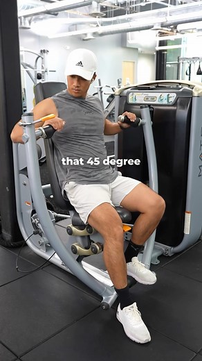 As requested by a follower, how to use the machine chest press! Every machine is going to be tinkered slightly differently but your number one priority should be to set yourself up for your elbow positioning. If it’s too high, you’ll hit shoulders, if it’s too low, that’s more triceps! Start at 45, then tinker around till you find your favorite sweet spot to work at! #chestpress #chestworkout #chestday | Jeremy Sry