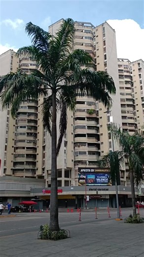 Sambil la candelaria y torre banco mercantil y banco provincial. Caracas hecho por ©alfonzo7336#LIVEhighlights