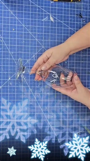 This Dollar Tree DIY Craft For Winter Is Perfect To Make As An After Christmas Craft! What Do You Think Of This Dollar Tree DIY Craft!? #dollartree #dollarstore #dollartreefinds #dollartreeshopping #dollartreedecor #dollartreediy #dollartreecommunity #dollartreeobsessed #winterdecor #diy #wintercrafts #dollartreecrafts | DIY Beauty On Purpose