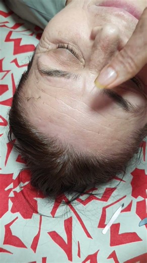 Eyebrow Trimming – Clean, Natural & Perfectly Shaped Brows