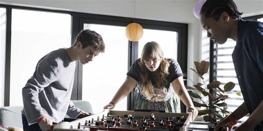 Les bracelets rouges : Faut-il regarder l'ultime saison inédite diffusée à partir de ce lundi 15 avril sur TF1 ? Notre avis ! - Télé-Loisirs