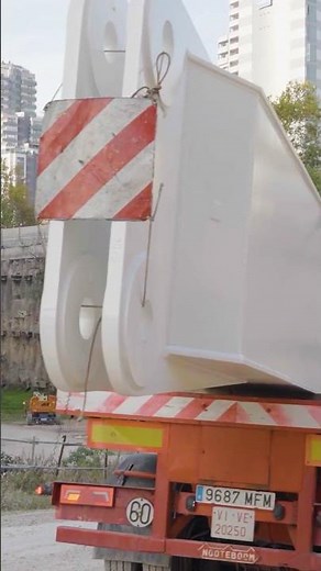 🚚🏟️Comienza la llegada de los pilares sobre los que se asentará la gran cubierta del Nou Mestalla