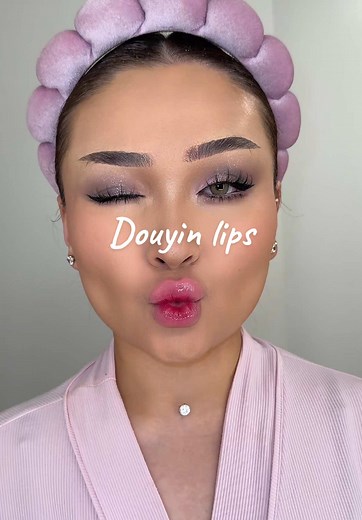 Cherry Lips Makeup Tutorial on Douyin