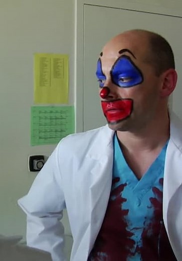 Childrens Hospital S01:E01 - A Hospital Isn't a Place