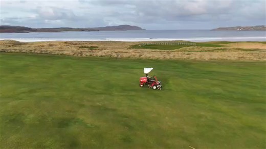Toro's Autonomous Range doing all the hard work so you don't have to! Check out Toro's autonomous range hard at work at St Patrick’s Links & Rosapenna Hotel. Toro’s autonomous range leverages GPS and RTK technology to help you achieve more with less, as seen here with the Toro Turf Pro 500 and Toro Greensmaster eTriFlex 3360 with GeoLink Mow being controlled and working simultaneously covering wide area in a fraction of the time. Learn more about our autonomous range: https://www.reesinkturfcare