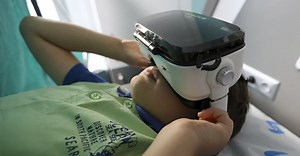 Sünnet korkusunu sanal gözlükle çizgi film izleyerek yendiler | Sağlık Haberleri