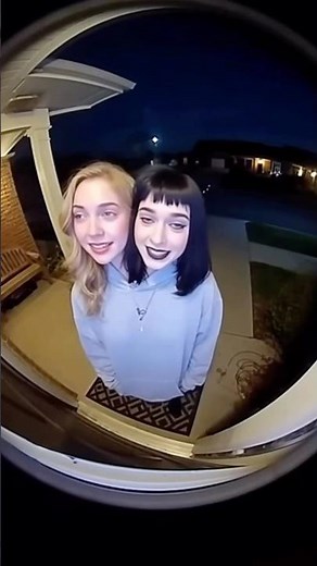 Two headed girl 😂😂