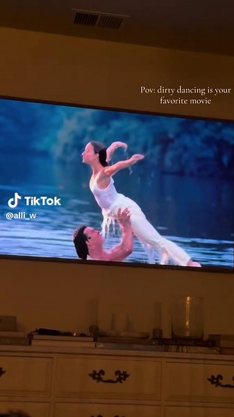 Dirty Dancing's Iconic Lift Scene: A Romantic Moment