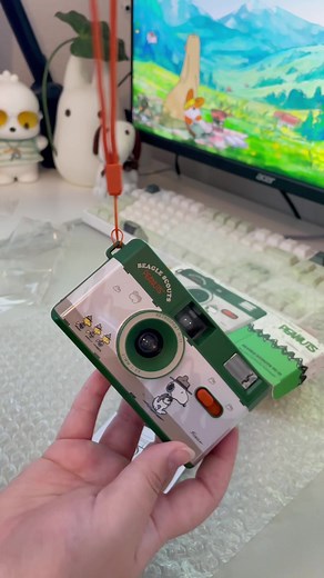 taking pics of snoopy all day 💚 #snoopy #snoopycamera #snoopylover #snoopydog #filmcamera #charliebrown #snoopyfinds #peanuts