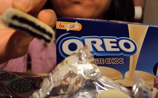 【ASMR】【耳机党福利】吃奥利奥白色巧克力饼干！扭一扭泡一泡舔一舔！奥利奥控表示不能忍TT