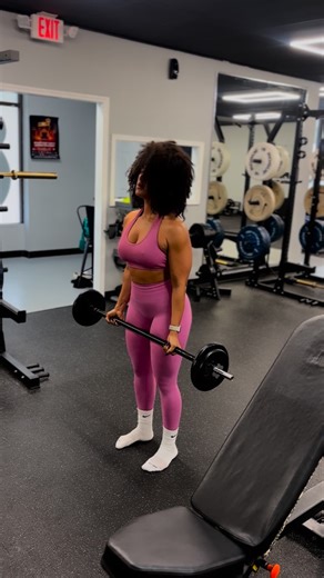 Mackenzie Nicole | Women’s Fitness Coach on Instagram: "Biceps are the new flex 💪🏽 Welcome to the gun show 🔫 •This routine hits your biceps and triceps from multiple angles for strength, symmetry, and visible definition. 💥 Incline Dumbbell Curls: Train the biceps in a stretched position → fuller shape + better peak. ⚡ Overhead Cable Tricep Extensions: Target the long head → the muscle responsible for that toned, sleek tricep line. 🏋️‍♀️ Barbell Curls: Heavier loading builds strength and not