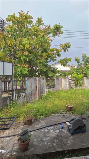 Projek DIY pagar rumah dari kayu usang ke besi batten. Jimat kos dan cepat. #diy #pagarrumah