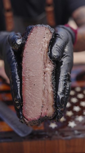 𝙁𝙊𝙄𝙇 𝘽𝙊𝘼𝙏 𝘽𝙍𝙄𝙎𝙆𝙀𝙏: Recipe Below 👇🏾 Smoked this on my @masterbuilt XT Gravity Smoker as requested on my Broadcast Channel from the Money Squad. This is my 2nd time smoking a brisket using the foil boat method and it came out amazing yet again. Though this time around it had a much more smoke flavor like you would get with an offset smoker vs the last one I did was on a pellet smoker. The flavor for wood and coals is just far superior in my opinion. These gravity feds have that co
