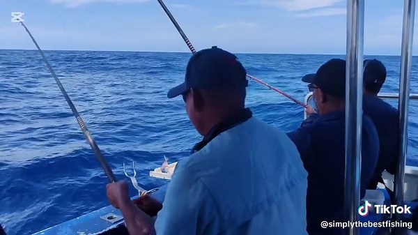 Deep sea fishing in Durban on Simply the best fishing charters South Africa #saltlife #fishing #bigfish #deepsea #thebeast