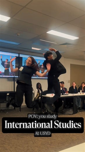 Arts and Social Sciences USYD on Instagram: "Wondering what it’s like to study a Bachelor of International Studies? @sydney_uni first year student @poppygillespiex takes us along for a day in the life at uni! 🇮🇹 Italian language class 🌍 European Studies 📜 History electives 🍻 Drinks with buddies #USYD #UniStudent"